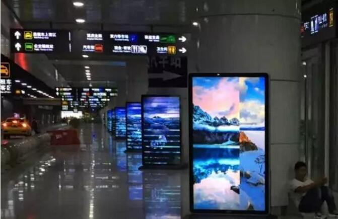 優(yōu)色廣告機亮相重慶北站，向國慶獻禮！